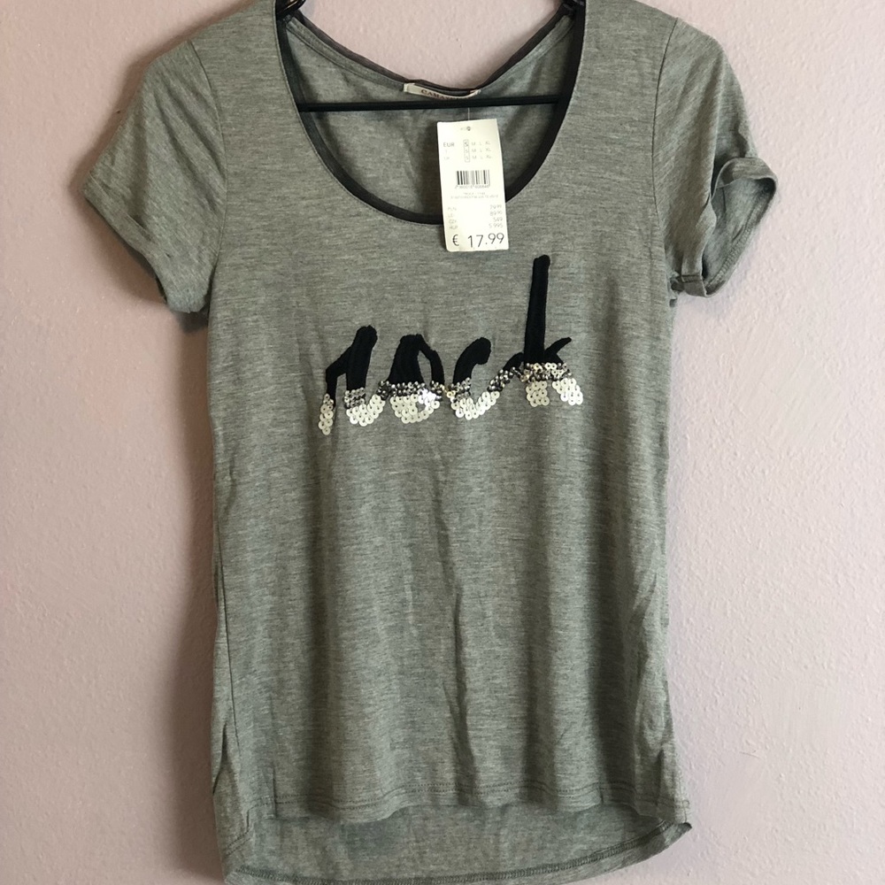 BRAND NEW Cute Top w/ Tag